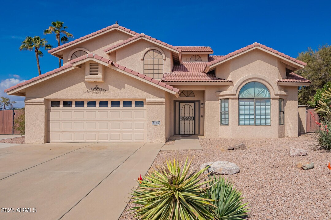 2135 N Lake Shore Dr in Casa Grande, AZ - Building Photo