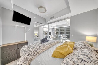 162 Cumberland St, Unit SI ID1388902P in Toronto, ON - Building Photo - Building Photo