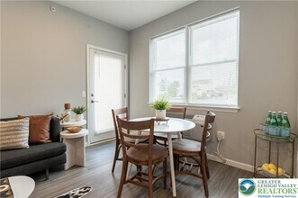 948 N Front St, Unit B-5 in Allentown, PA - Foto de edificio - Building Photo