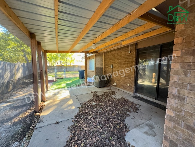 1233 Steinburg Ln in Fort Worth, TX - Building Photo - Building Photo