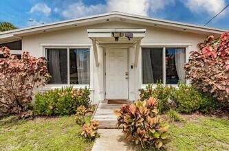422 Phippen Waiters Rd in Dania Beach, FL - Building Photo - Building Photo