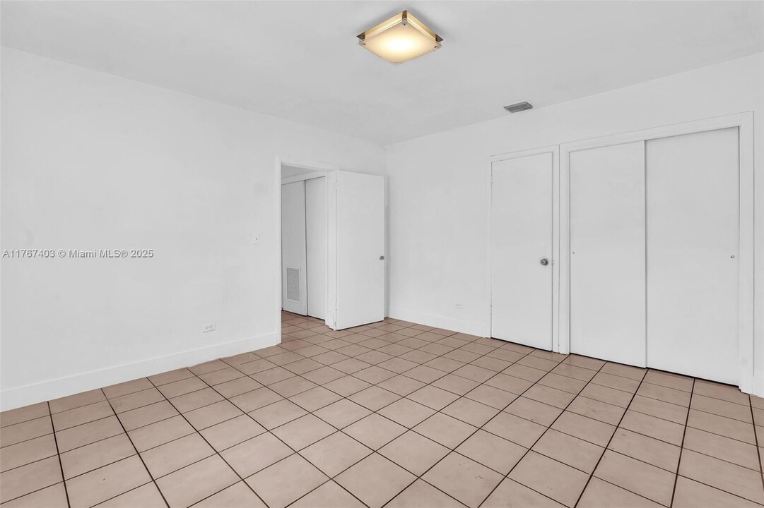 2835 SW 24th St in Miami, FL - Building Photo