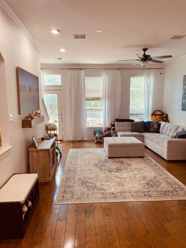 property at 5023 Parkview Pl