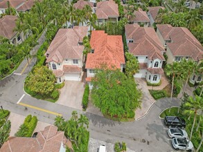 19433 38th Ct in Golden Beach, FL - Foto de edificio - Building Photo