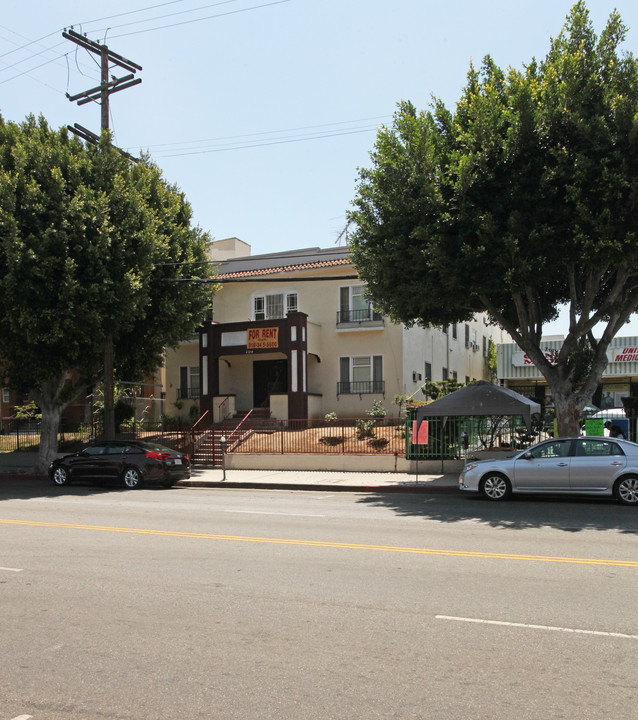 Pico Apartments in Los Angeles, CA - Building Photo