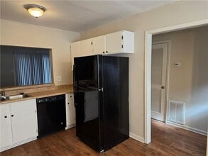 1225 Oakplace Dr SW in Marietta, GA - Building Photo - Building Photo