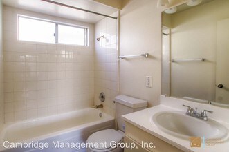 1550 Hornblend St in San Diego, CA - Building Photo - Building Photo