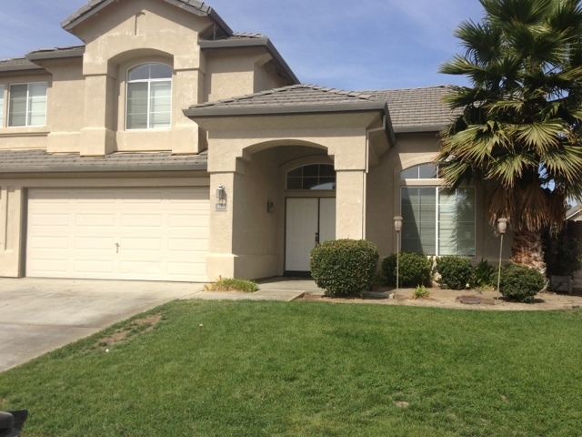 1030 Garden Ct in Los Banos, CA - Building Photo