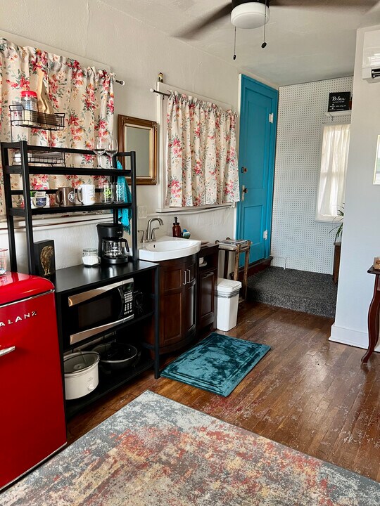 107 E 7th Ave in Winfield, KS - Building Photo