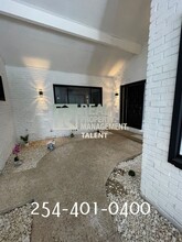 111 Country Club Dr in Cameron, TX - Building Photo - Building Photo