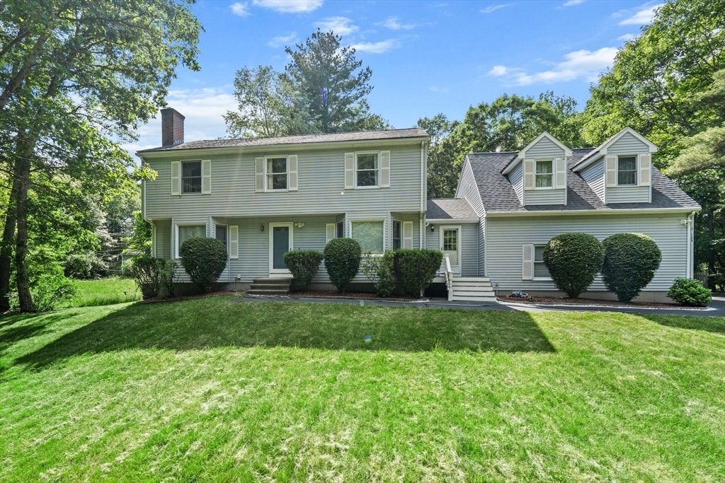 123 Summer St in Medway, MA - Building Photo