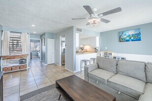 101 Old Ferry Rd in Shalimar, FL - Building Photo