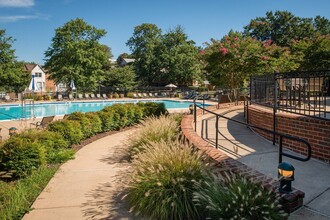 Amberleigh in Fairfax, VA - Foto de edificio - Building Photo