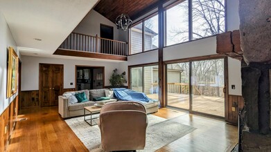 60 Innsbruck Blvd in Hopewell Junction, NY - Building Photo - Building Photo