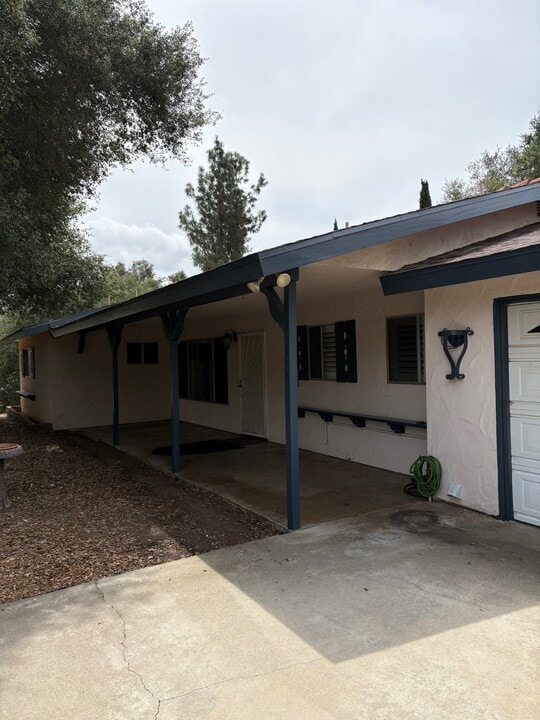 30862 Cole Grade Rd in Valley Center, CA - Building Photo