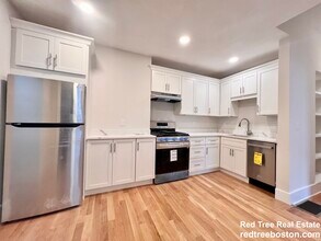 564 E 5th St, Unit 1 in Boston, MA - Building Photo - Building Photo