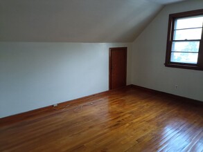 5512 N 52nd St-Unit -5512A-upper in Milwaukee, WI - Building Photo - Building Photo