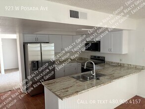 923 W Posada Ave in Mesa, AZ - Building Photo - Building Photo
