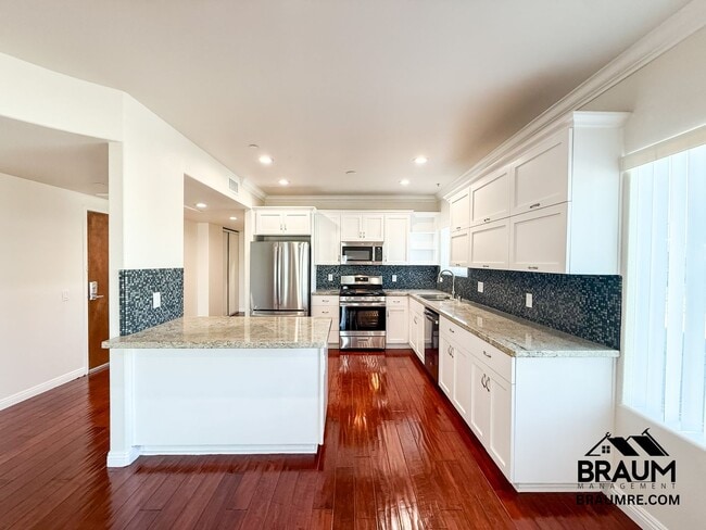 332 S Virgil Ave in Los Angeles, CA - Building Photo - Building Photo