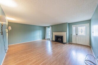 15927 Preston Rd in Dallas, TX - Building Photo - Building Photo