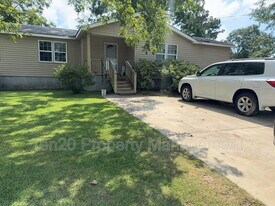 7704 Crescent Dr in Columbus, GA - Building Photo