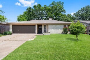 9718 Shady Tree Ln in Houston, TX - Building Photo