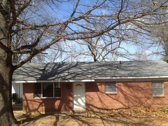 property at 1822 S Custer Ln