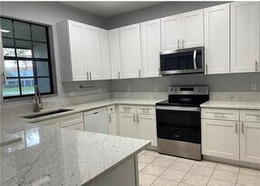 14712 Sutherland Ave in Naples, FL - Building Photo