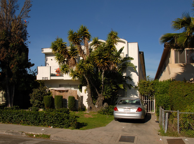 2035 S Garth Ave in Los Angeles, CA - Foto de edificio - Building Photo