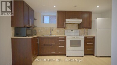 7 Harvard Ave in Toronto, ON - Building Photo - Building Photo