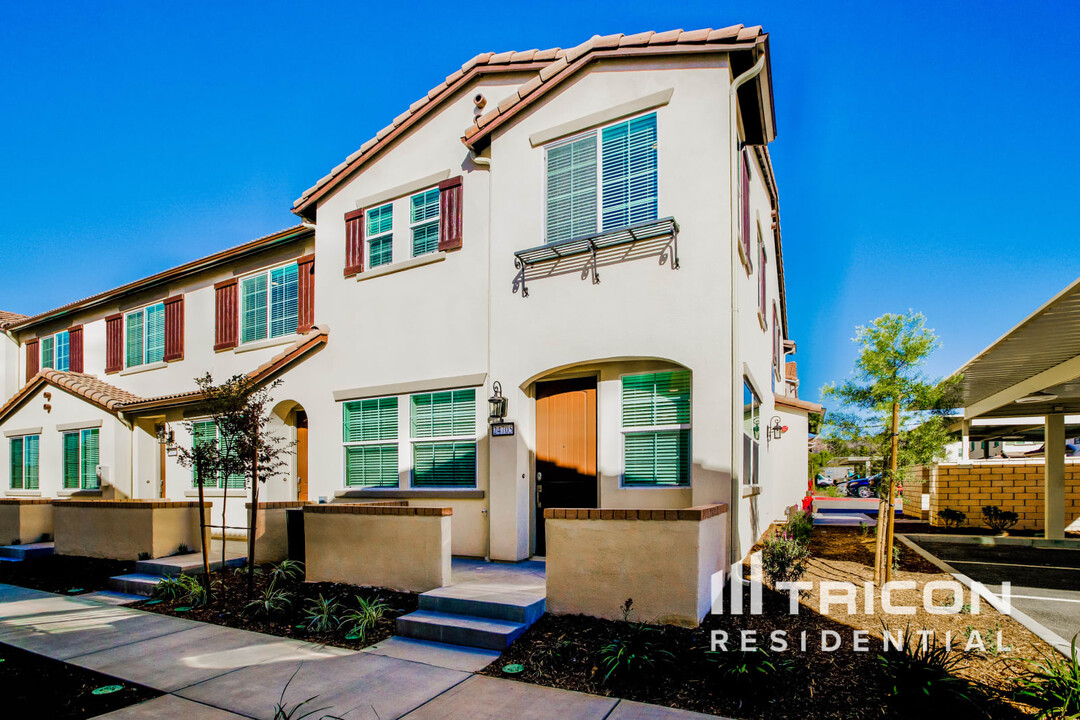 24705 Saber Ct, Unit L4 in Wildomar, CA - Foto de edificio