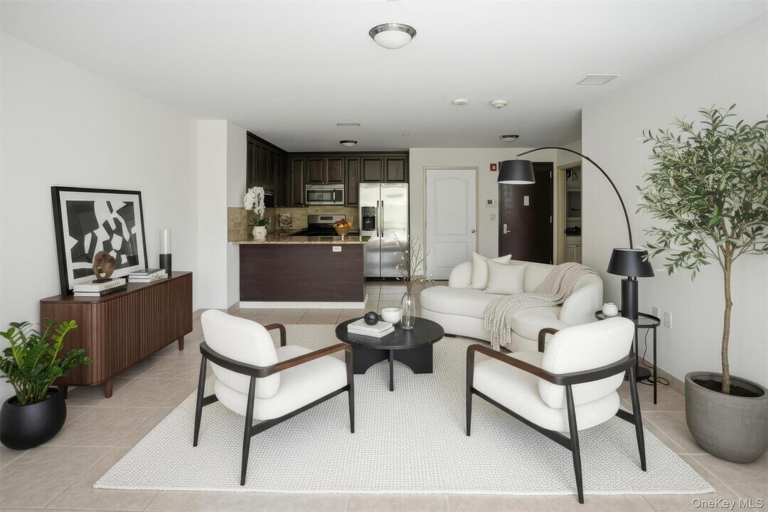 200 Carney St in Glen Cove, NY - Building Photo