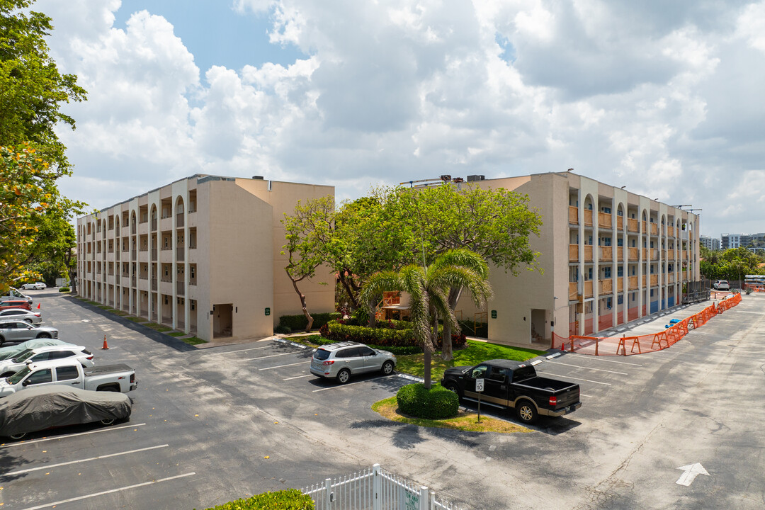 Gardens by the Sea South in Pompano Beach, FL - Building Photo