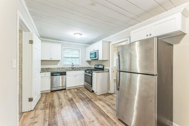 195 Polar Rock Rd SW in Atlanta, GA - Building Photo - Building Photo