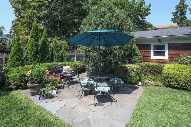 2 Goldwin St in Rye, NY - Building Photo - Building Photo