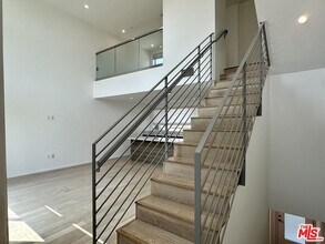 5403 W Wilshire Vista Ln in Los Angeles, CA - Building Photo - Building Photo