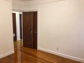 2608 14th St, Unit 2B in Astoria, NY - Building Photo - Building Photo