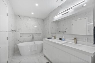 1247 Jackson St in Hollywood, FL - Foto de edificio - Building Photo