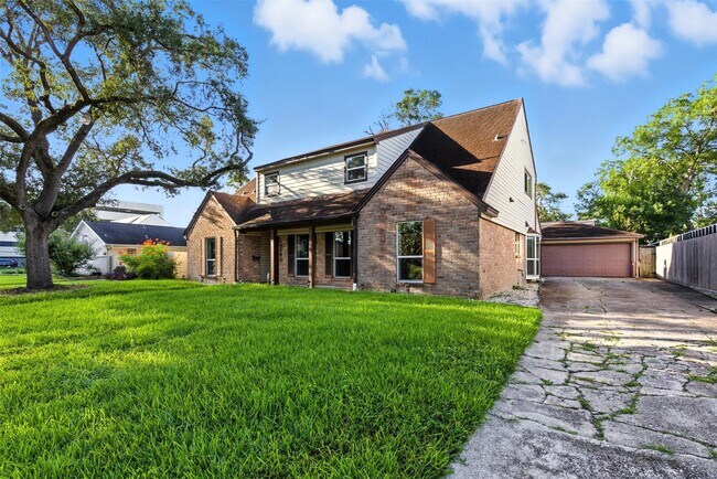 12463 Mooredale Ln in Houston, TX - Building Photo - Building Photo