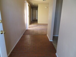 1202 S Triviz Dr in Las Cruces, NM - Building Photo - Building Photo