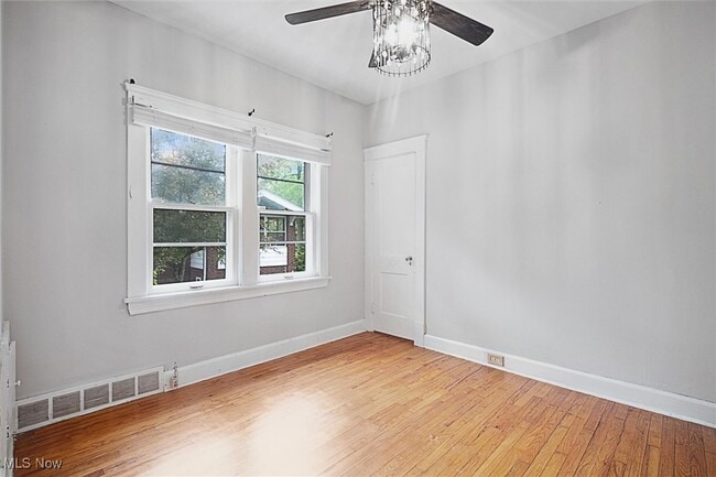 property at 1507 Crest Rd
