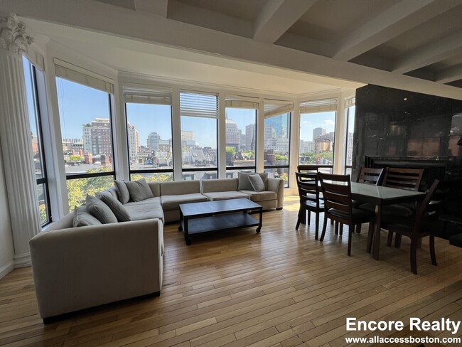 125 Beacon St, Unit #113 - PENTHOUSE in Boston, MA - Building Photo - Building Photo