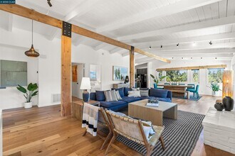 5915 Alhambra Ave in Oakland, CA - Building Photo - Building Photo