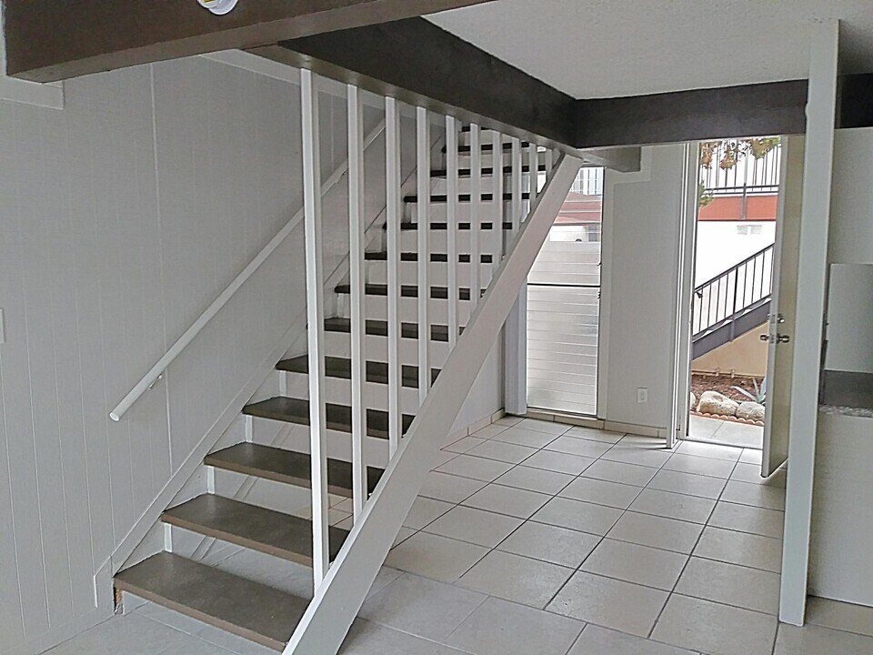844 Chestnut Ave in Los Angeles, CA - Building Photo