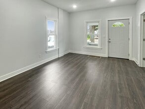 1956 Huizen Ave SW in Wyoming, MI - Building Photo - Building Photo