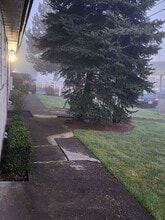 606 E Ninth St in Newberg, OR - Building Photo - Building Photo