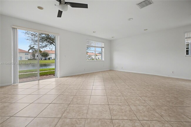 16122 Poppy Seed Cir in Delray Beach, FL - Foto de edificio - Building Photo
