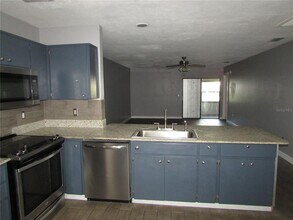 12715 Raeburn Way in Tampa, FL - Building Photo - Building Photo