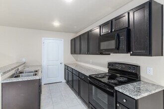 26676 Pools Creek Dr in Huntsville, TX - Building Photo - Building Photo