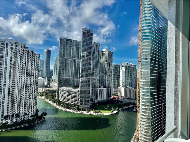 325 S Biscayne Blvd, Unit 2717 in Miami, FL - Building Photo - Building Photo